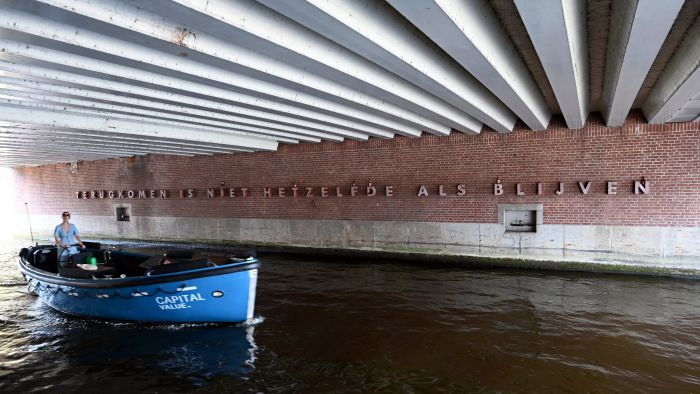 TERUGKOMEN IS NIET HETZELFDE ALS BLIJVEN