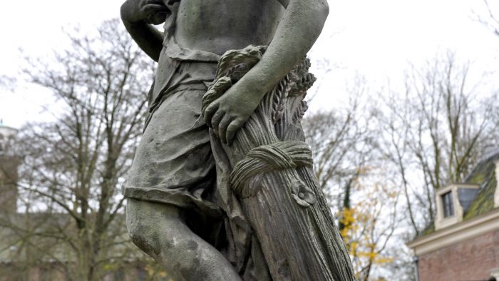 Vrouw met korenschoof