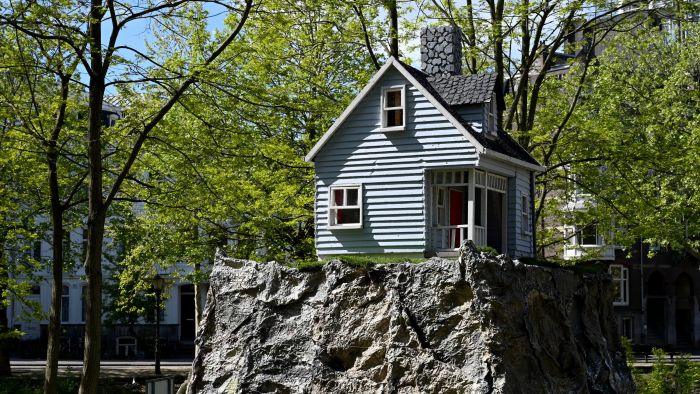 Nail House