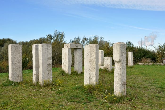 Plastische tekens in steen