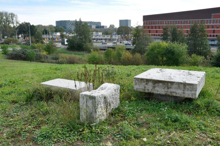 Plastische tekens in steen