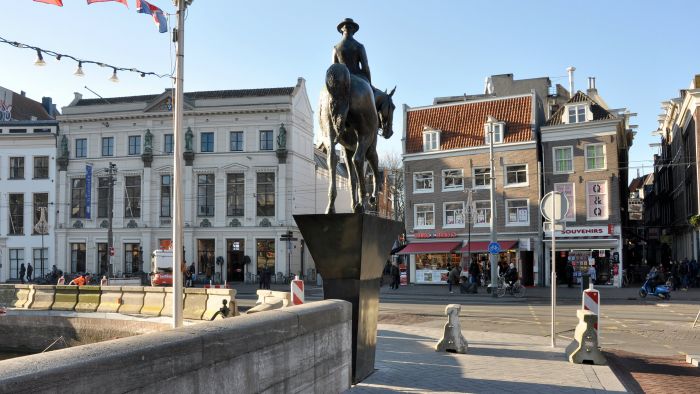 Ruiterstandbeeld Koningin Wilhelmina