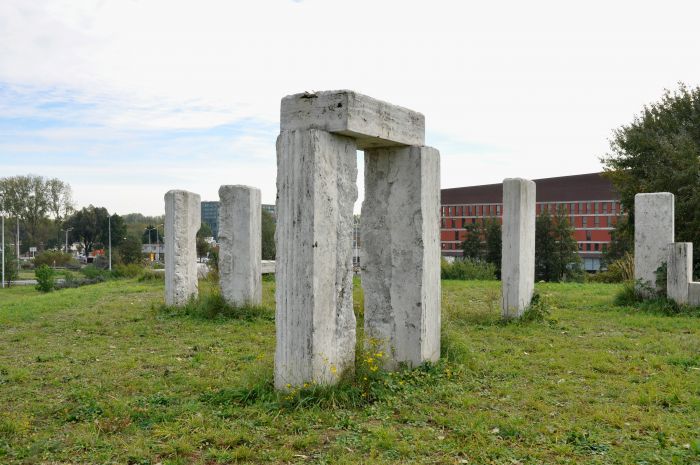 Plastische tekens in steen