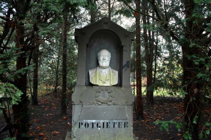 Grafmonument E.J. Potgieter (1808-1875)