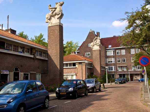Polospeler en Ruiter te paard