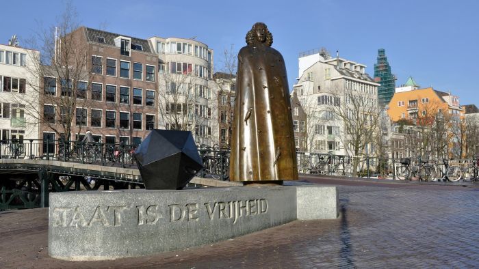 Spinoza Monument